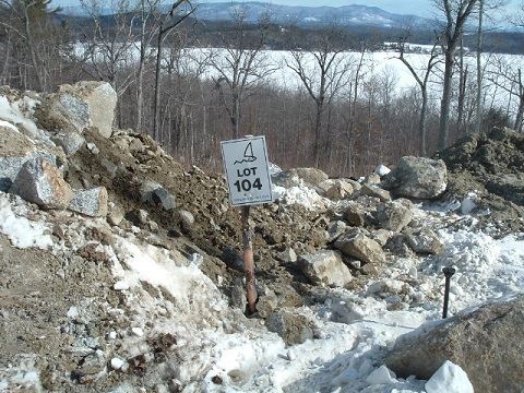 Sign that designates an empty lot